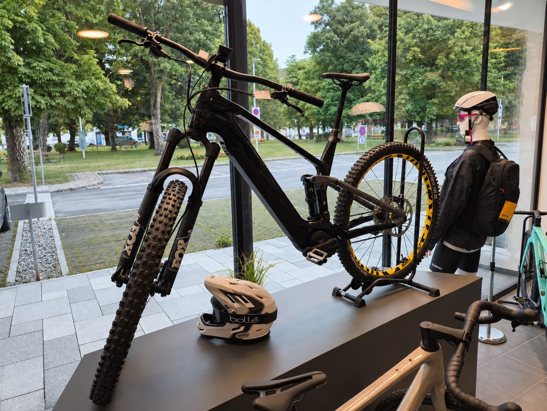 E-Mountainbike im Schaufenster des AMoore Bikestore